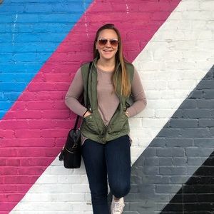 Meet your Posher, Aly